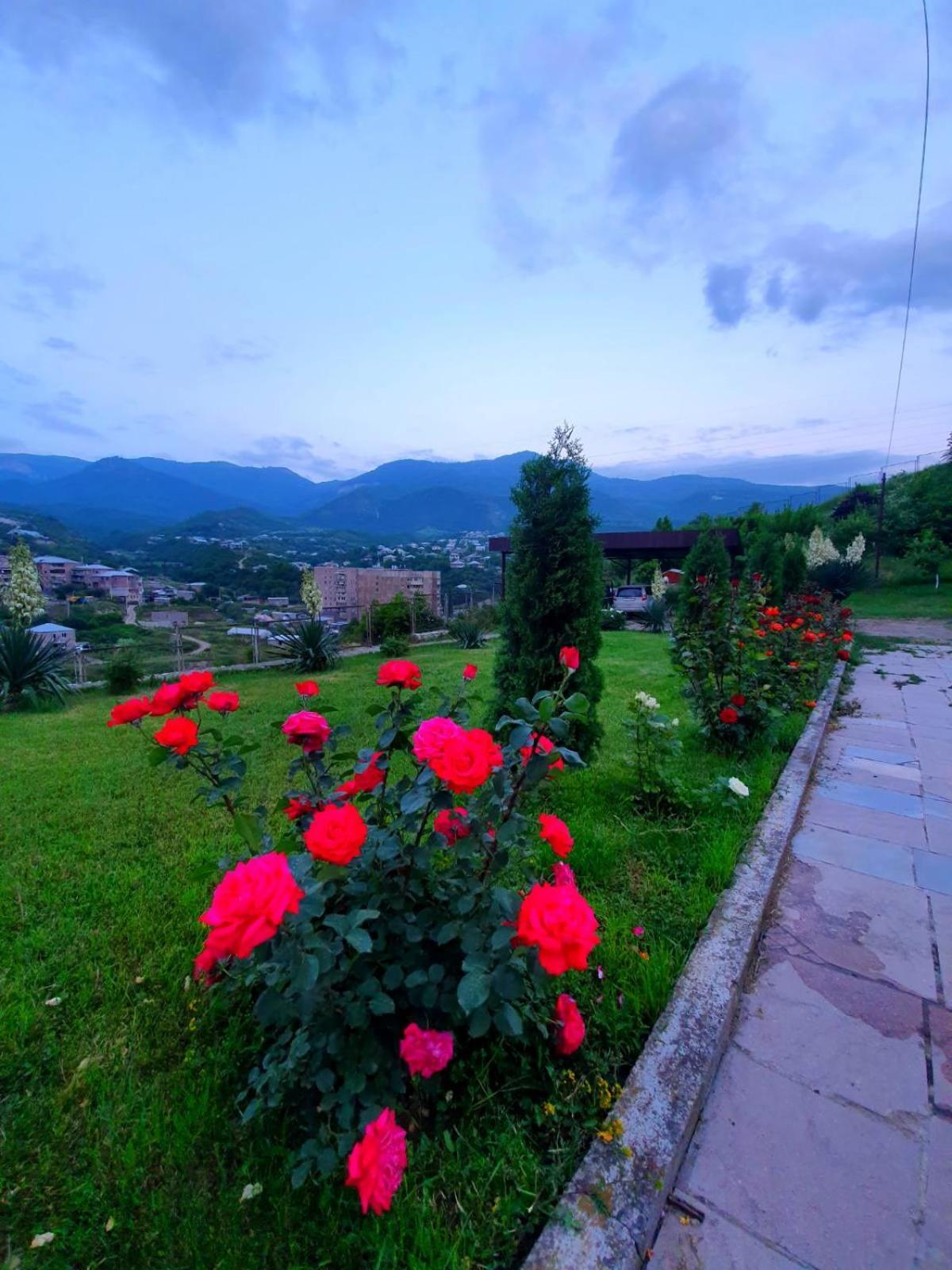 Guest House Ijevan'S Garden Bagian luar foto